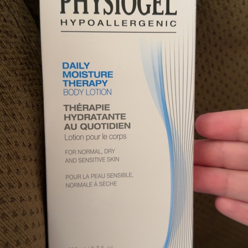 Hypoallergenic Daily Moisture Therapy Body Lotion - White